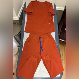 Figs Women’s Auburn set medium petite pants medium shirt